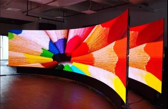 Εσωτερικού και Εξωτερικού Χώρου Μαλακή LED Εύκαμπτη Μονάδα Οθόνης P4 με Εφέ Διαφήμισης Διαμόρφωση 1R1G1B